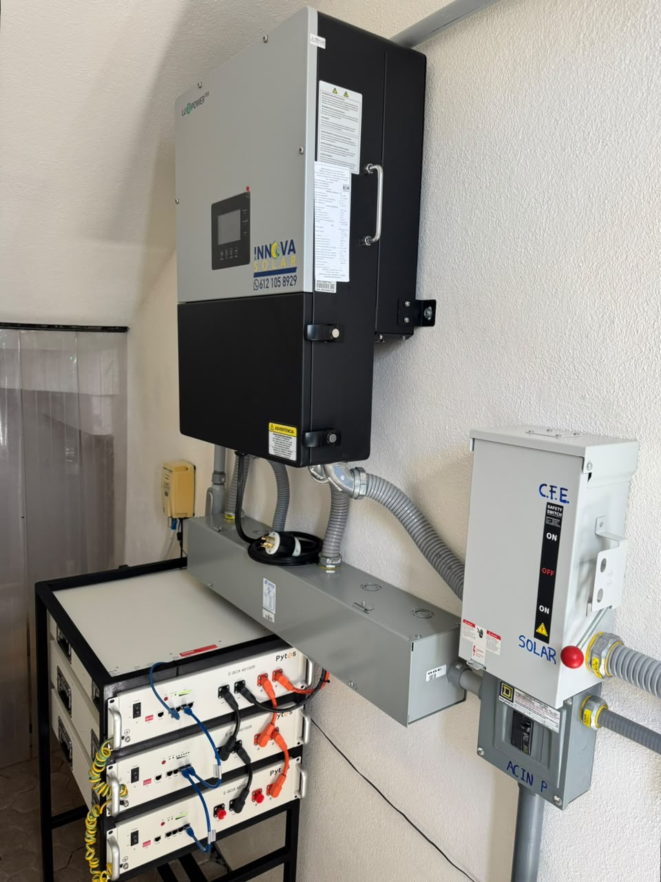 Inversor LuxPower y baterías Pytes
