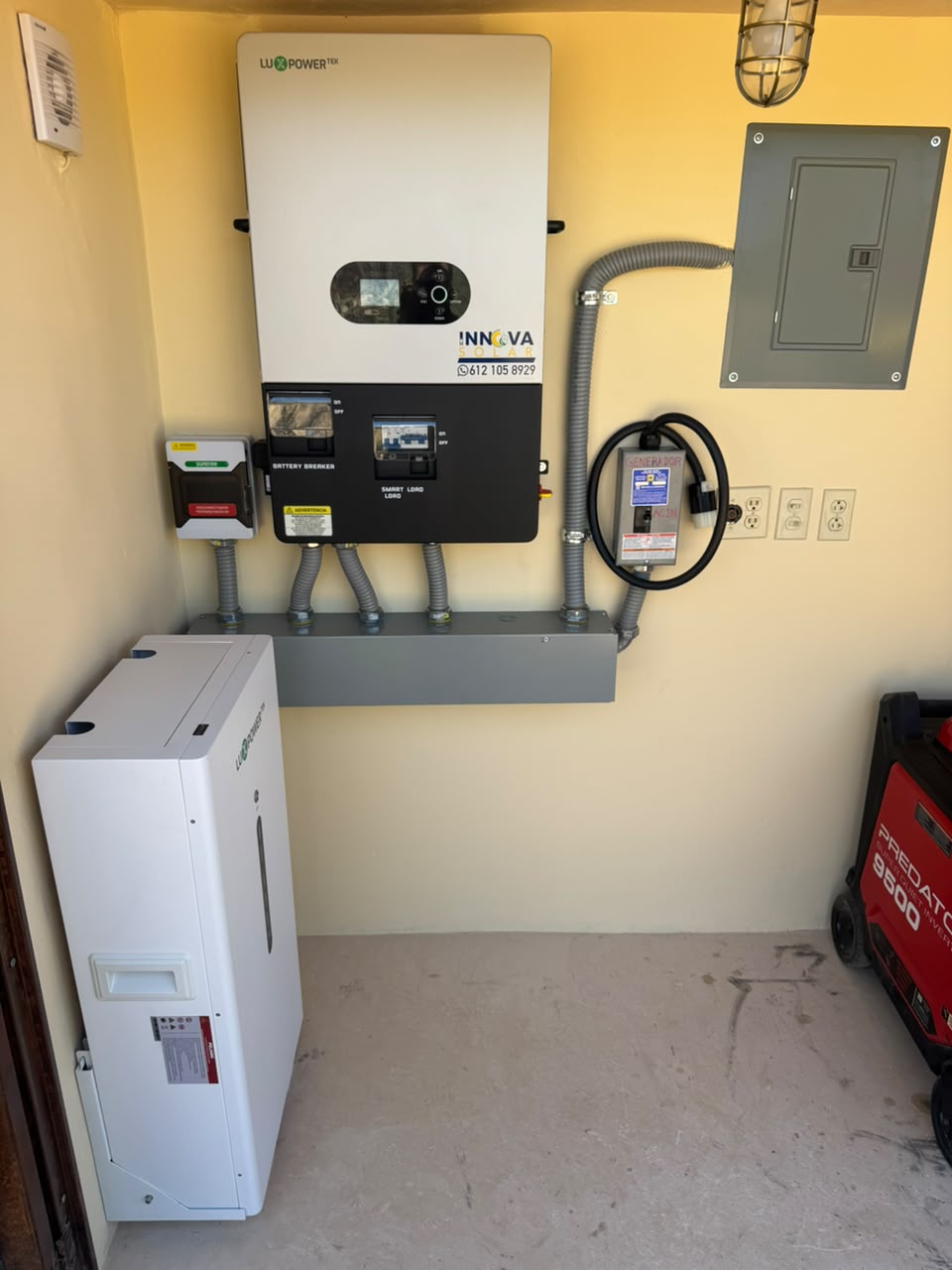 Inversor LuxPower, batería de litio y protecciones del sistema fuera de red